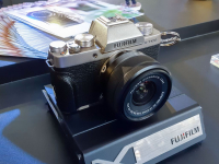 Máy ảnh Fujifilm X-T100 ra mắt thị trường Việt giá 14,5 triệu đồng