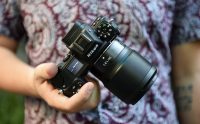 Trên tay tôi là ống kính Nikkor 50 f/1.8S dành cho Nikon Z