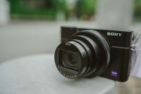 Trên tay Sony RX100 VII tại Việt Nam: Giá 32 triệu đồng, Vlogger, Youtuber không thể bỏ qua