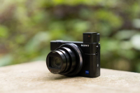 Sony RX100 VII ra mắt: nhỏ bé nhưng mạnh như A9