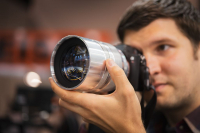 NiSi đang thử nghiệm ống kính 75mm f0.95 dành cho máy ảnh không gương lật