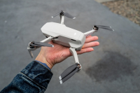 DJI ra mắt Mavic Mini: nặng 250g, bay 30 phút, giá 399 USD