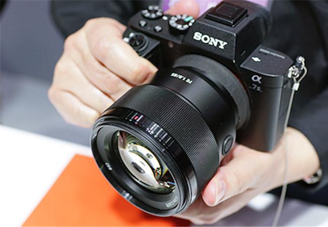 Ống K&iacute;nh Sony FE 85mm F1.8 (SEL85F18) FULL FRAME