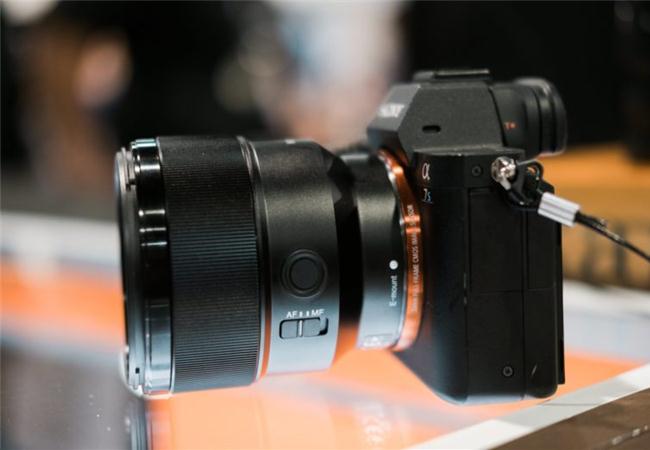 Ống K&iacute;nh Sony FE 85mm F1.8 (SEL85F18) FULL FRAME