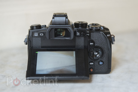 Olympus OM-D E-M1: Hiệu năng ấn tượng, thiết kế bền bỉ