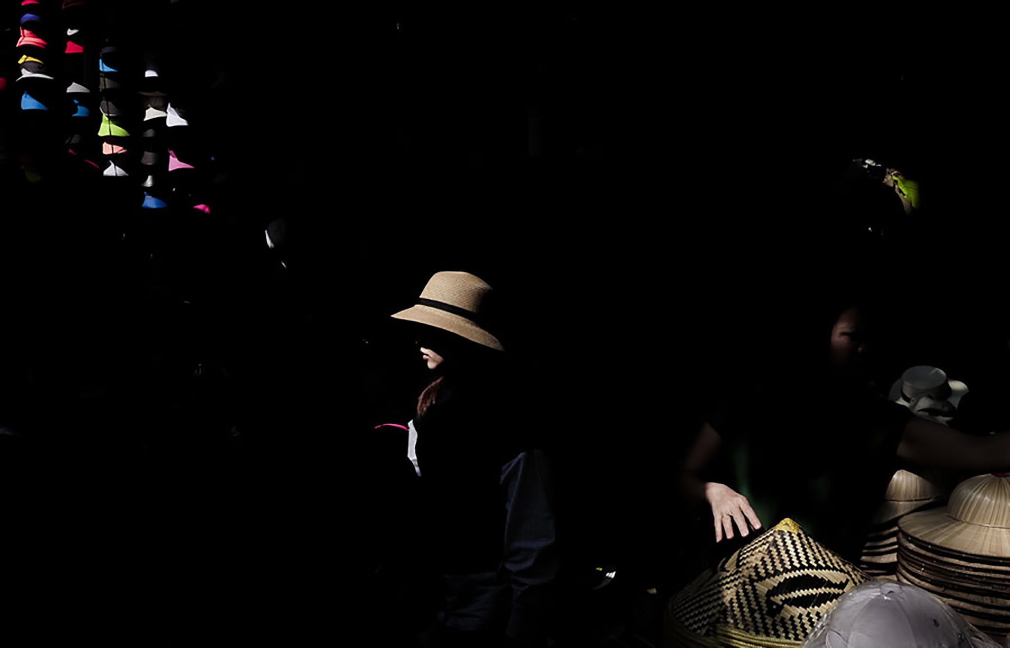 Đang tải street_photography_art_of_composition_pt7_141.jpg&hellip;