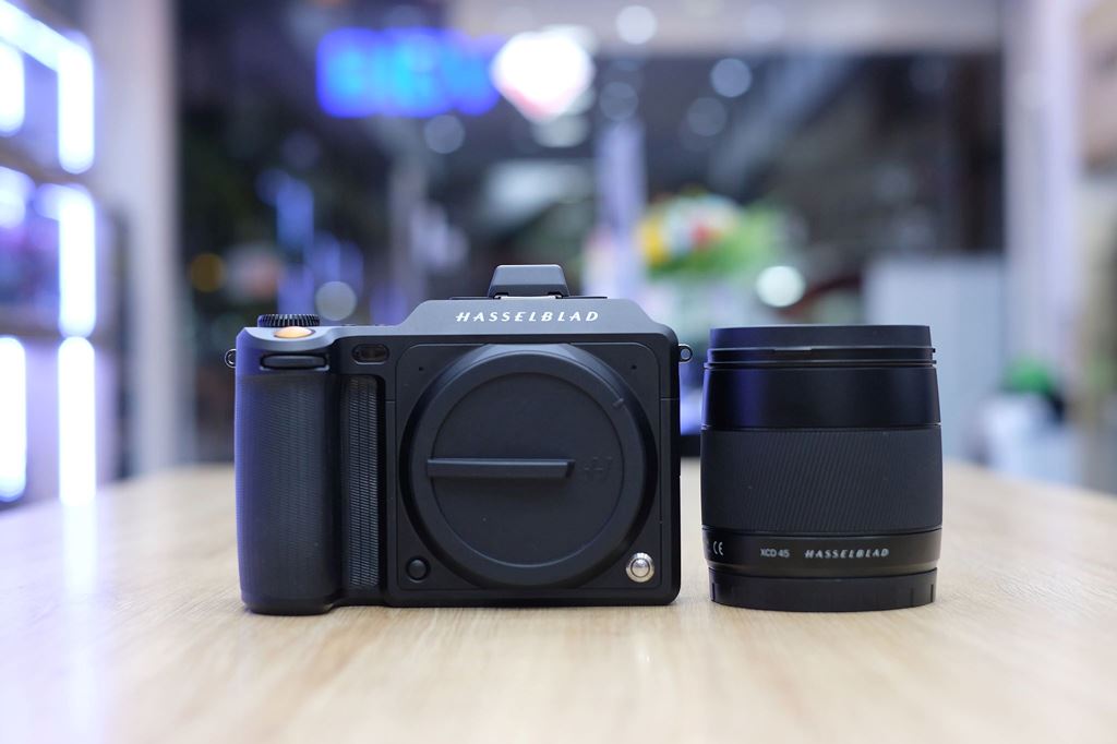 Cận cảnh Hasselblad X1D Limited: màu đen, giá 269 triệu đồng ảnh 2