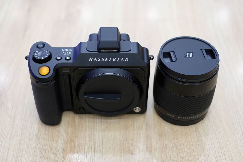 Cận cảnh Hasselblad X1D Limited: màu đen, giá 269 triệu đồng ảnh 3