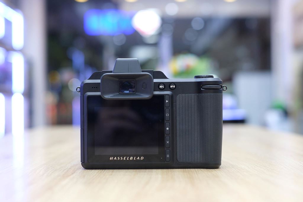 Cận cảnh Hasselblad X1D Limited: màu đen, giá 269 triệu đồng ảnh 6