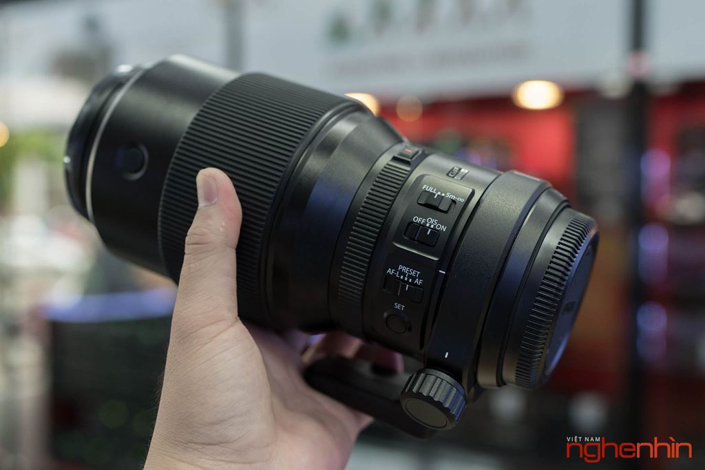 Trên tay ống kính Fujifilm GF 250mm F4 và loạt phụ kiện cho máy ảnh Medium Format GFX tại Việt Nam ảnh 2