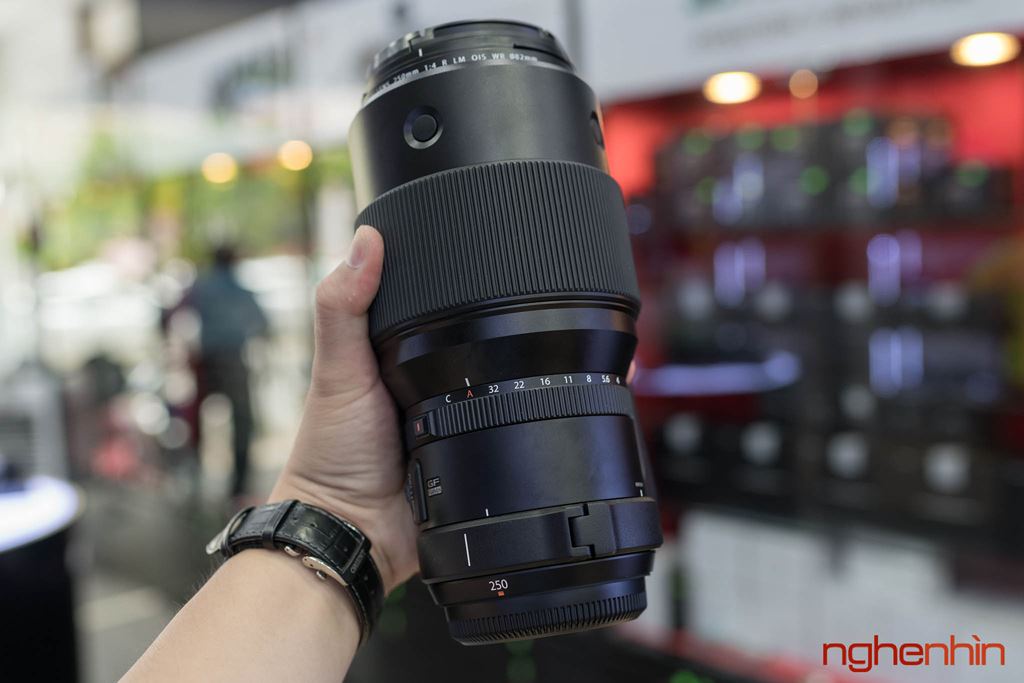 Trên tay ống kính Fujifilm GF 250mm F4 và loạt phụ kiện cho máy ảnh Medium Format GFX tại Việt Nam ảnh 3