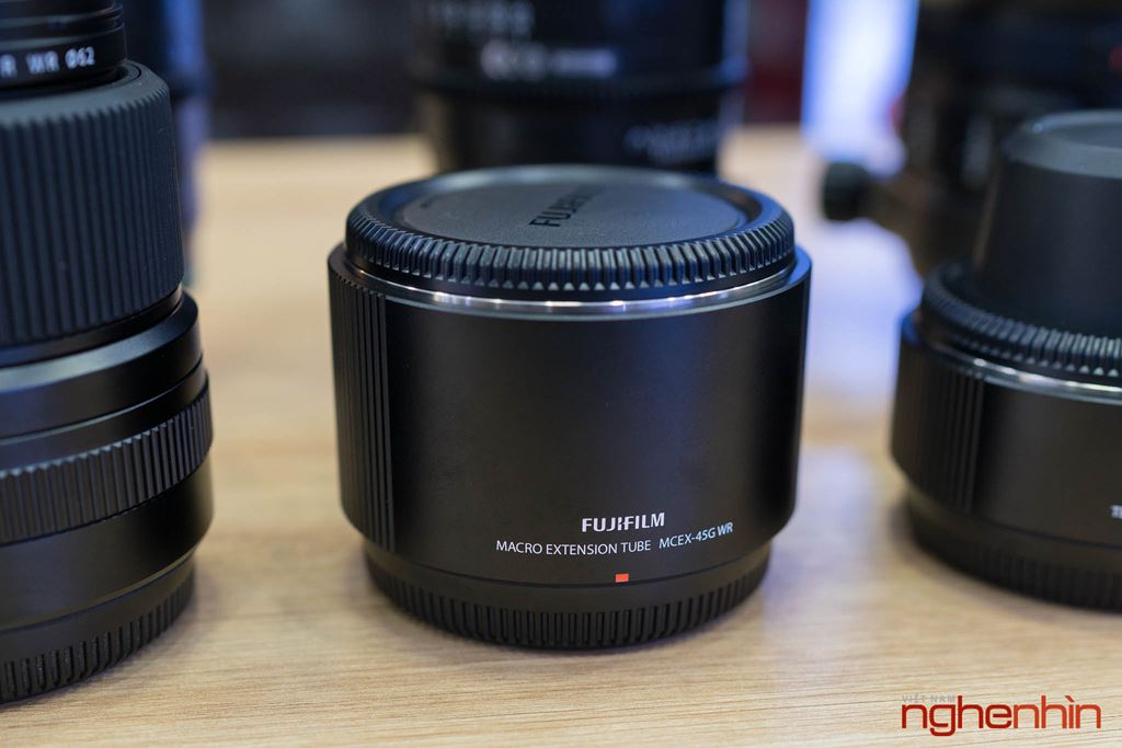 Trên tay ống kính Fujifilm GF 250mm F4 và loạt phụ kiện cho máy ảnh Medium Format GFX tại Việt Nam ảnh 5