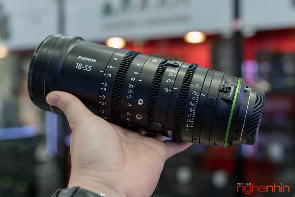 Trên tay ống kính Fujifilm GF 250mm F4 và loạt phụ kiện cho máy ảnh Medium Format GFX tại Việt Nam ảnh 8