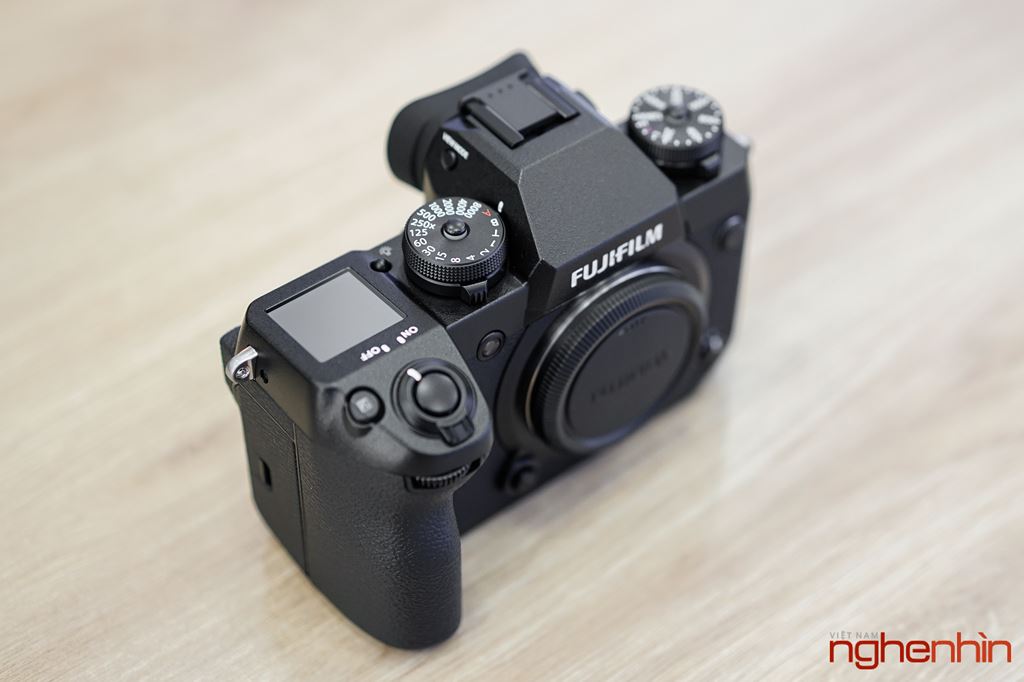 Trên tay Fujifilm X-H1 tại Việt Nam: chống rung 5 trục, màn hình phụ ảnh 9