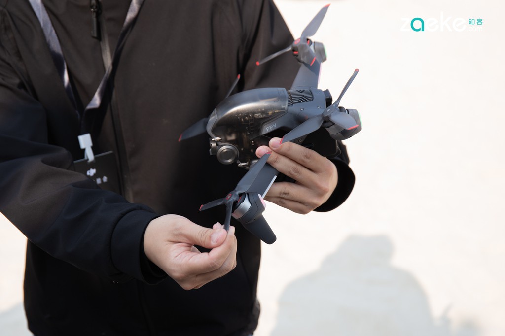 DJI công bố máy bay không người lái đua góc nhìn thứ nhất FPV đầu tiên ảnh 8