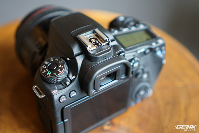 Trên tay Canon EOS 90D: Ngoại hình không thay đổi nhiều, phần cứng nâng cấp đáng kể, chưa có giá chính thức tại Việt Nam - Ảnh 8.