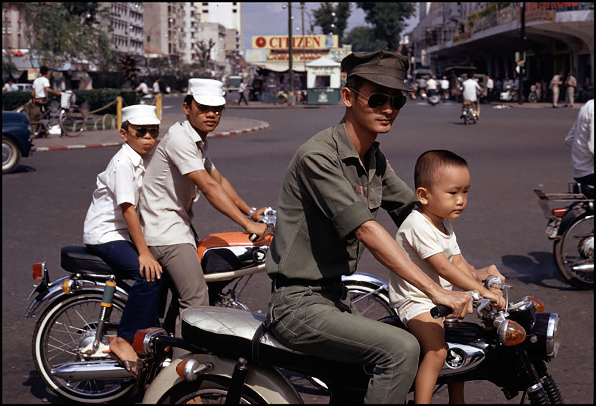 Đang tải 00010bruno-barbey-vietnam-war-chien-trang-an-loc.jpg&hellip;