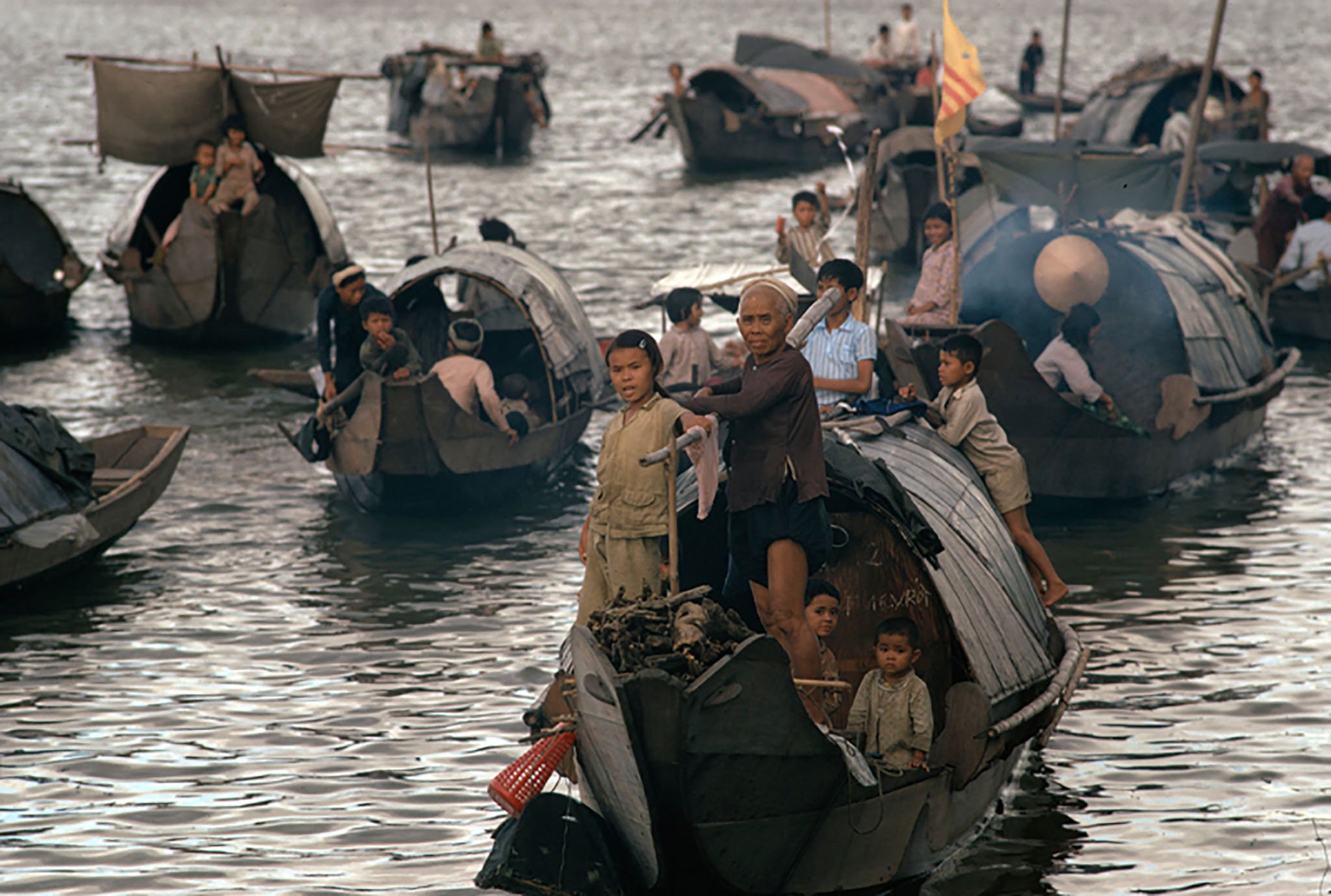 Đang tải 00008bruno-barbey-vietnam-war-chien-trang-an-loc.jpg&hellip;