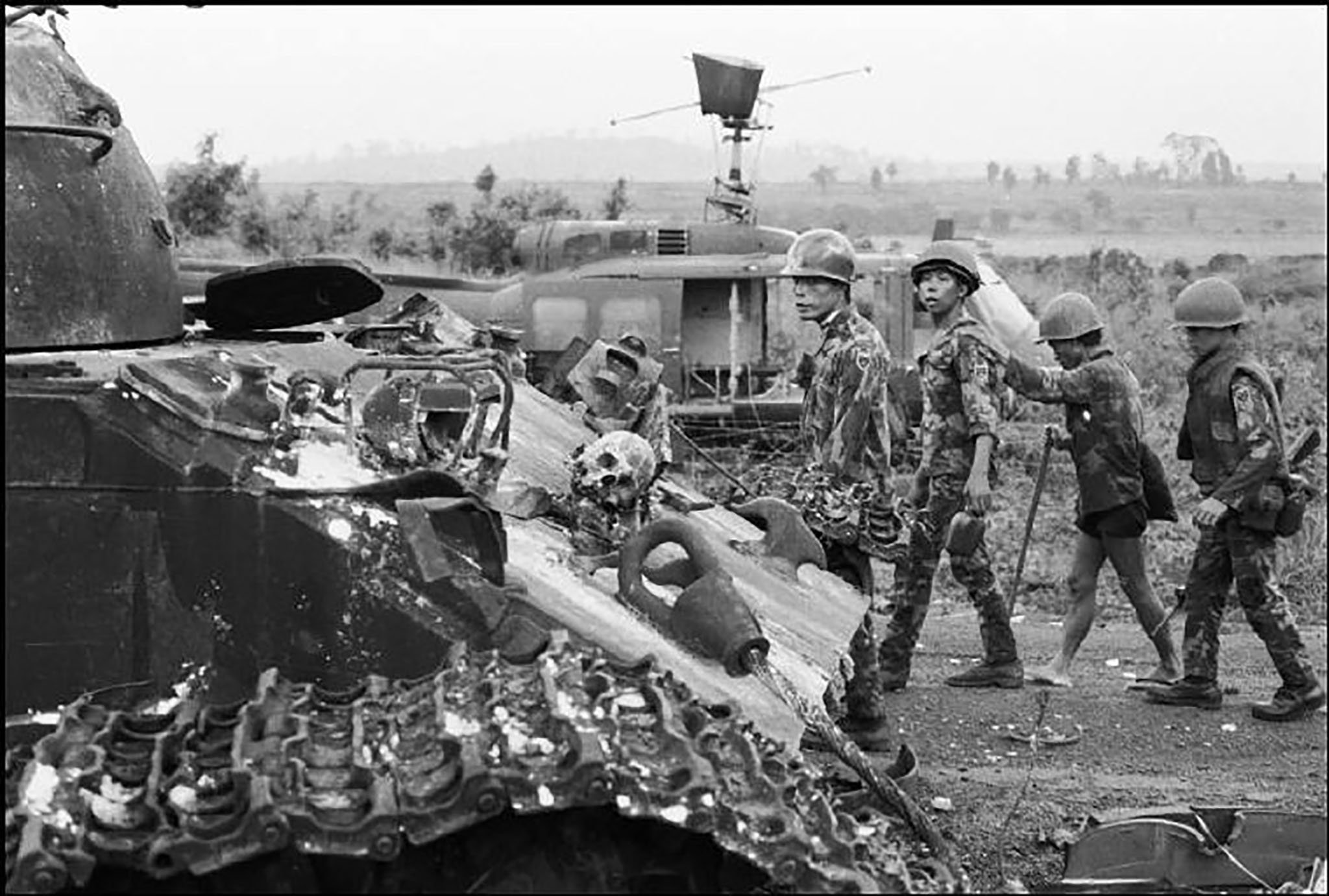 Đang tải 00012bruno-barbey-vietnam-war-chien-trang-an-loc.jpg&hellip;