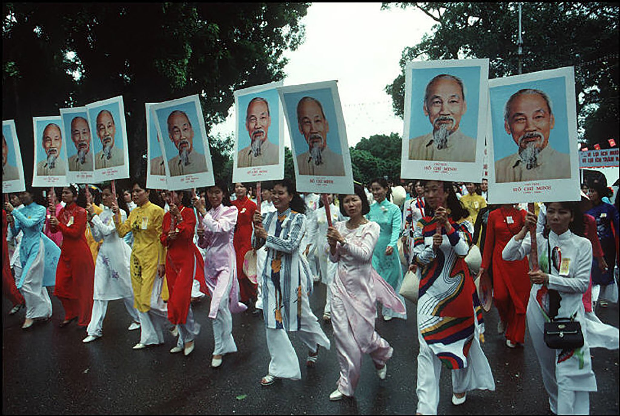 Đang tải 00001bruno-barbey-vietnam-1994-1995.jpg&hellip;
