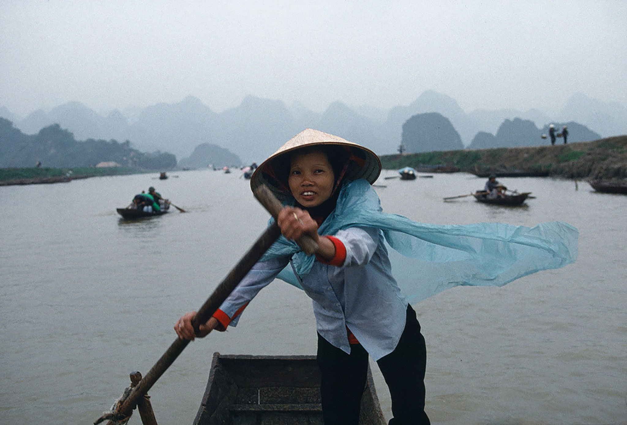 Đang tải 00005bruno-barbey-vietnam-1994-1995.jpg&hellip;