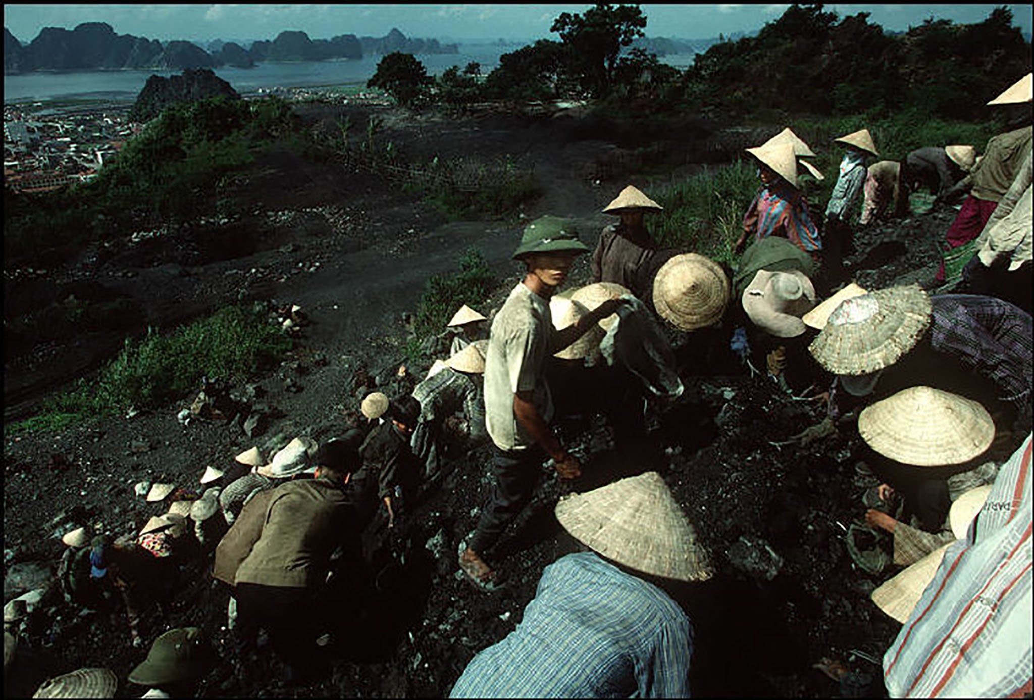 Đang tải 00006bruno-barbey-vietnam-1994-1995.jpg&hellip;