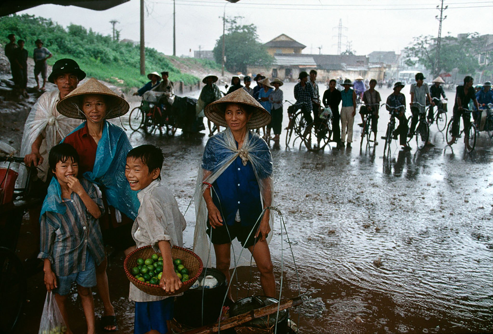 Đang tải 00010bruno-barbey-vietnam-1994-1995.jpg&hellip;