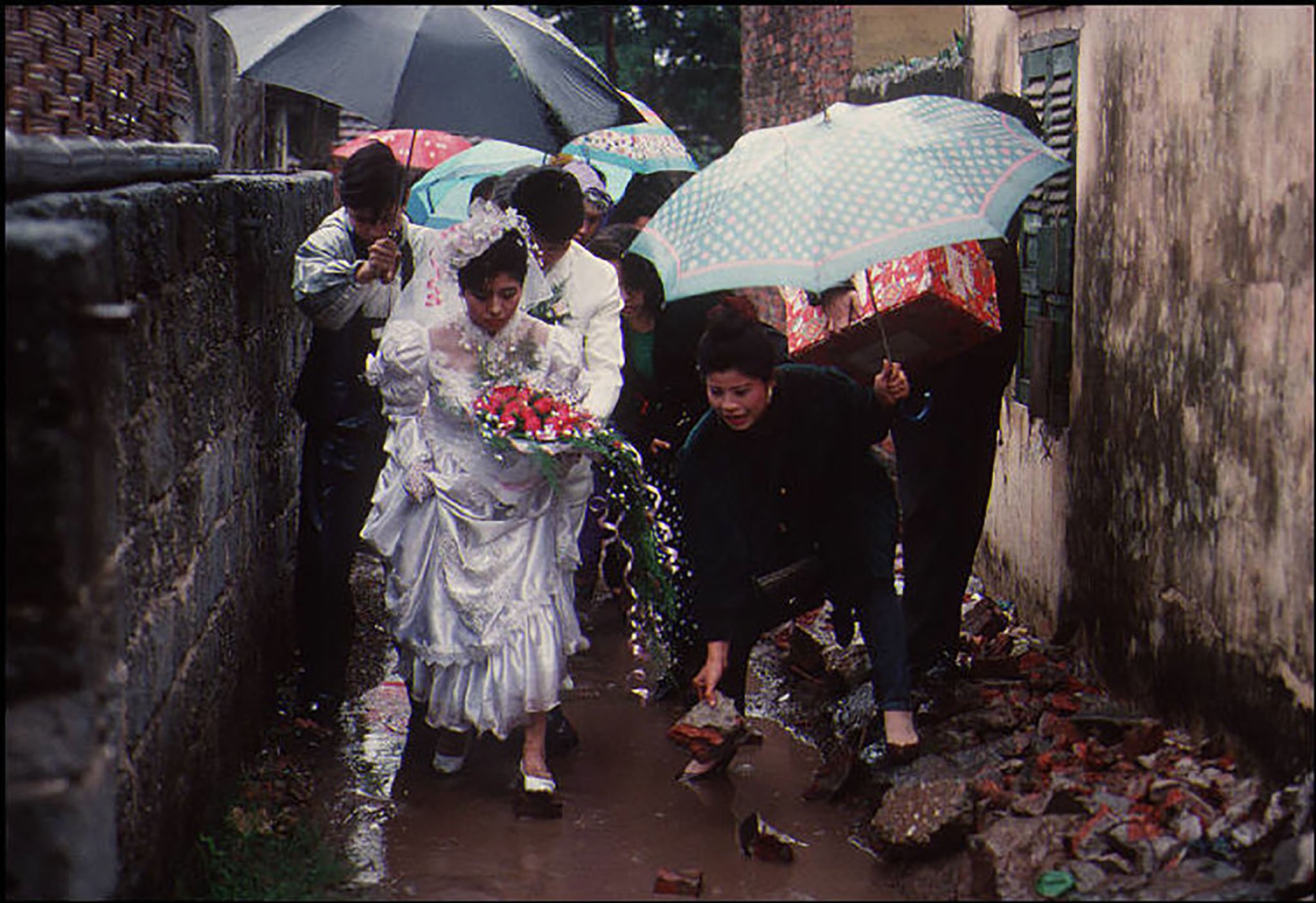Đang tải 00012bruno-barbey-vietnam-1994-1995.jpg&hellip;