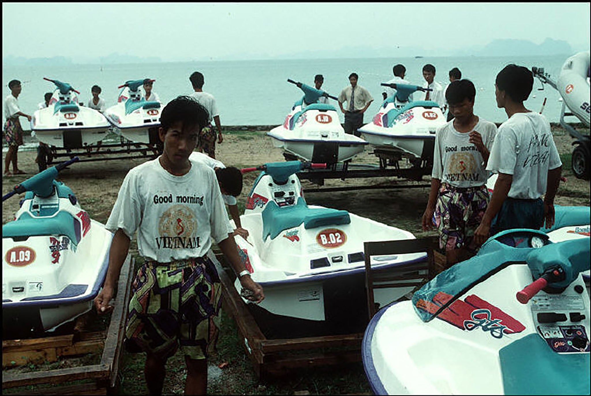 Đang tải 00013bruno-barbey-vietnam-1994-1995.jpg&hellip;