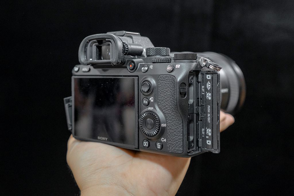 Trên tay máy ảnh Sony A7 III: hàng loạt nâng cấp, giá 49 triệu cho body ảnh 10
