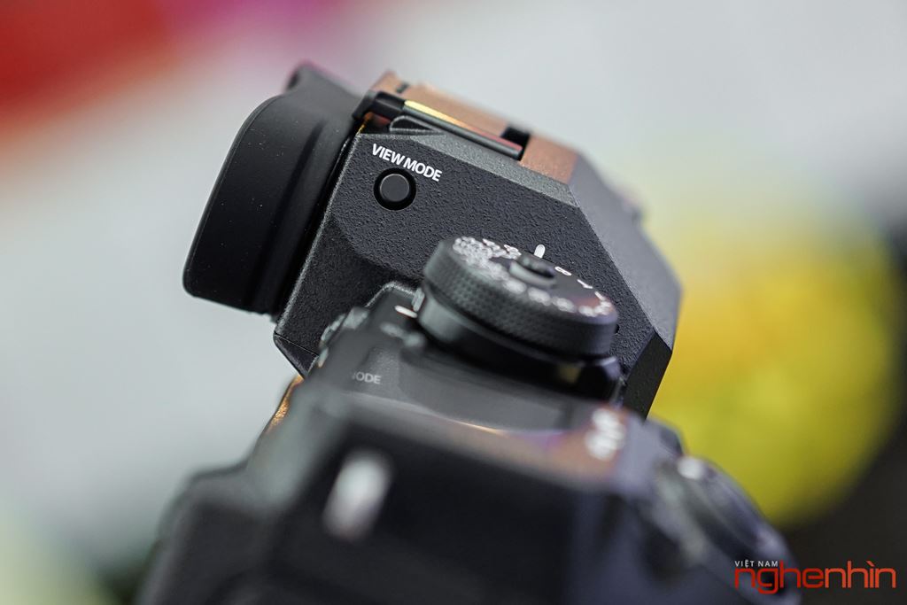 Trên tay Fujifilm X-H1 tại Việt Nam: chống rung 5 trục, màn hình phụ ảnh 15