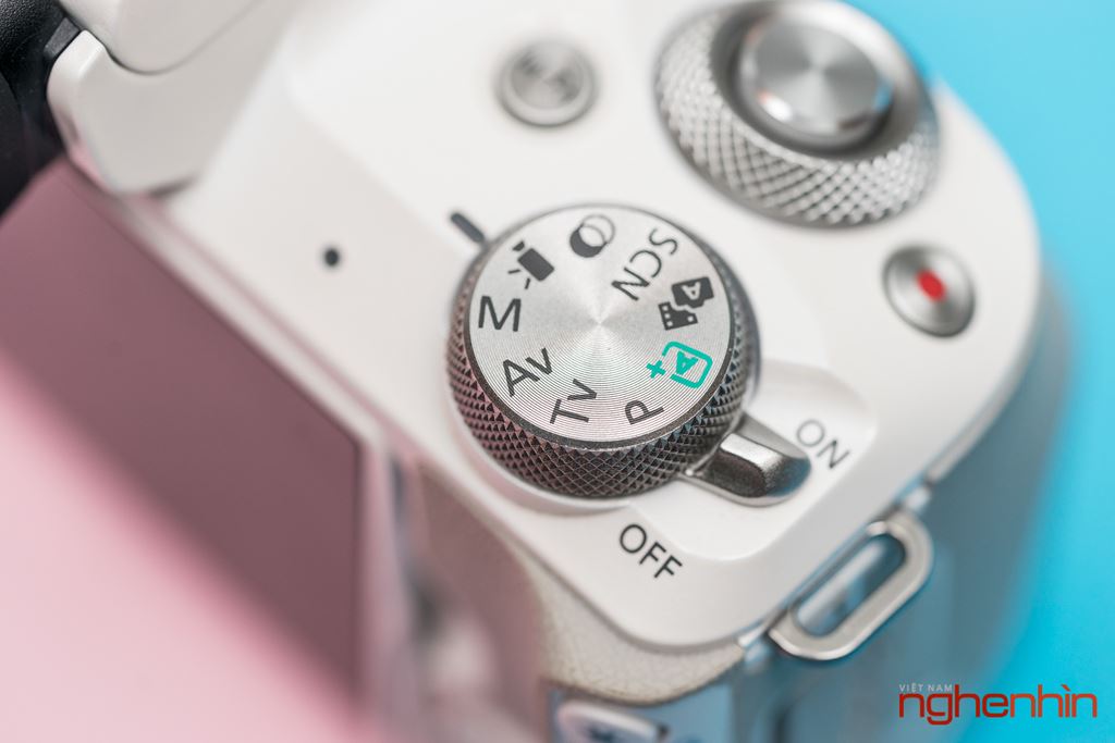 Trên tay máy ảnh không gương lật Canon EOS M50: lấy nét nhanh, quay video 4k ảnh 5