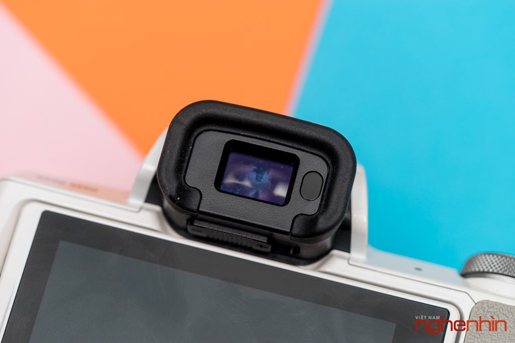 Trên tay máy ảnh không gương lật Canon EOS M50: lấy nét nhanh, quay video 4k ảnh 10
