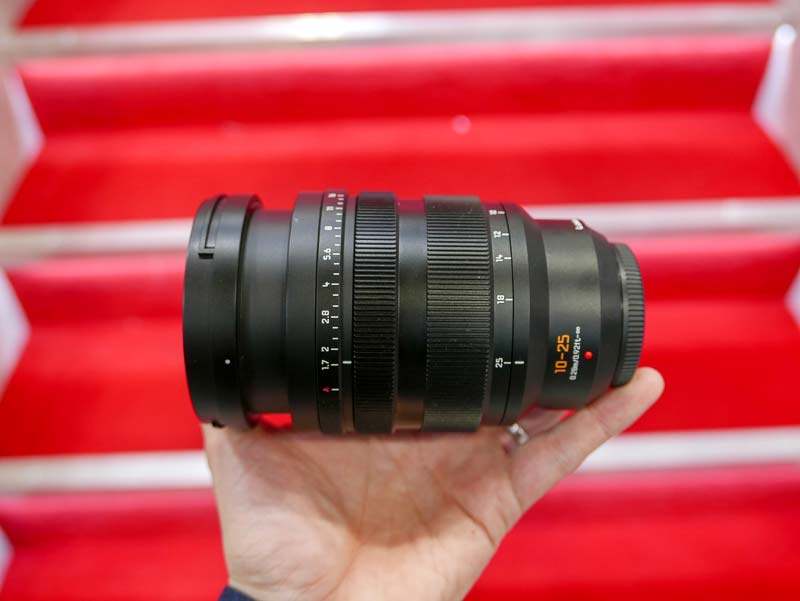 Đang tải Panasonic-Leica-DG-Vario-Summilux-10-25-mm-f1.7-MFT-lens-6.jpg&hellip;