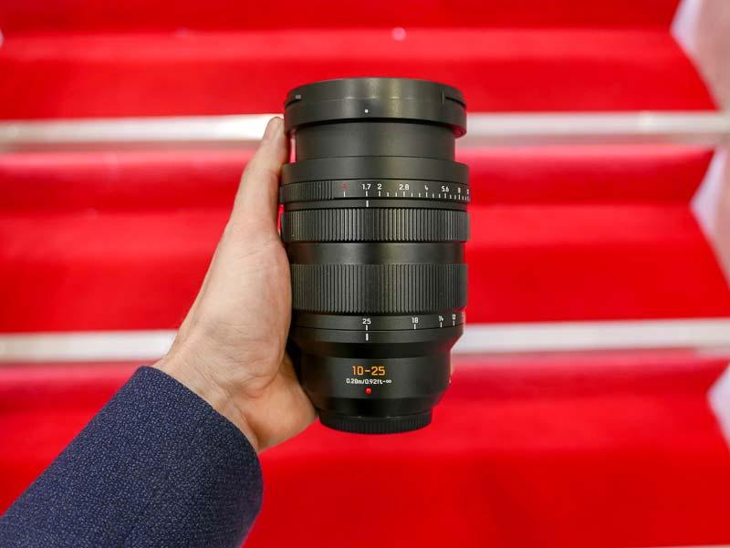 Đang tải Panasonic-Leica-DG-Vario-Summilux-10-25-mm-f1.7-MFT-lens-4.jpg&hellip;