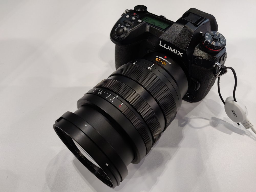 Đang tải Panasonic-Leica-DG-Vario-Summilux-10-25-mm-f1.7-lens-2.jpg&hellip;