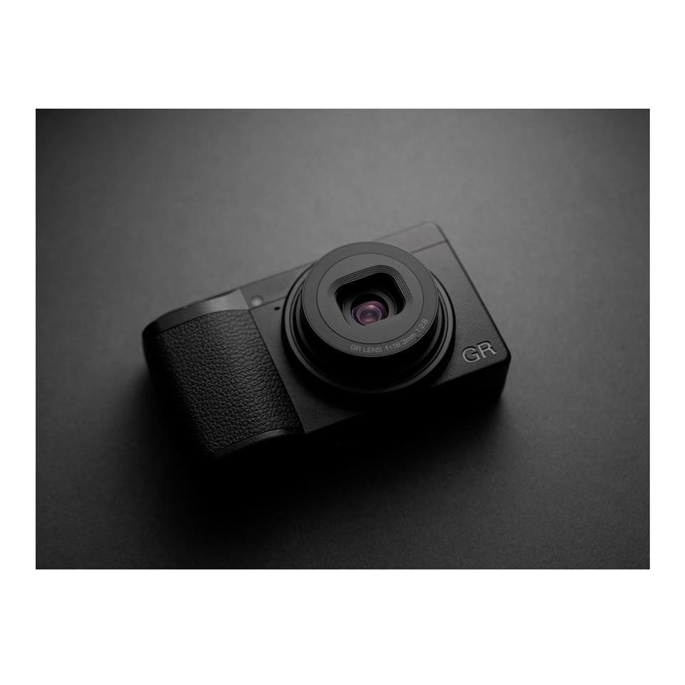Đang tải Ricoh GR III -13.jpg&hellip;