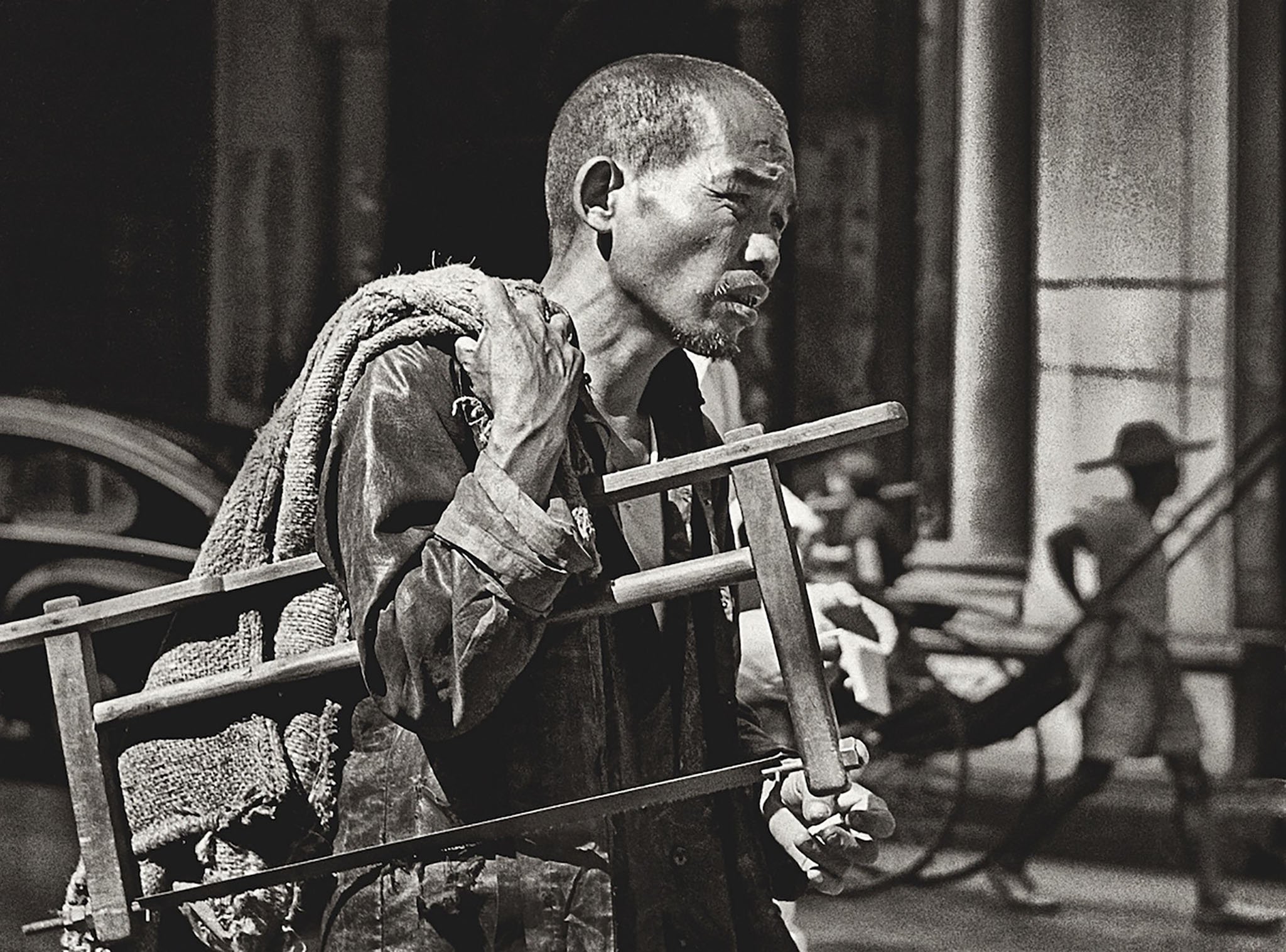Đang tải Fan-Ho-Master-Craftsman鬼斧神工-Hong-Kong-1950s-and-60s-courtesy-of-Blue-Lotus-Gallery.jpg&hellip;