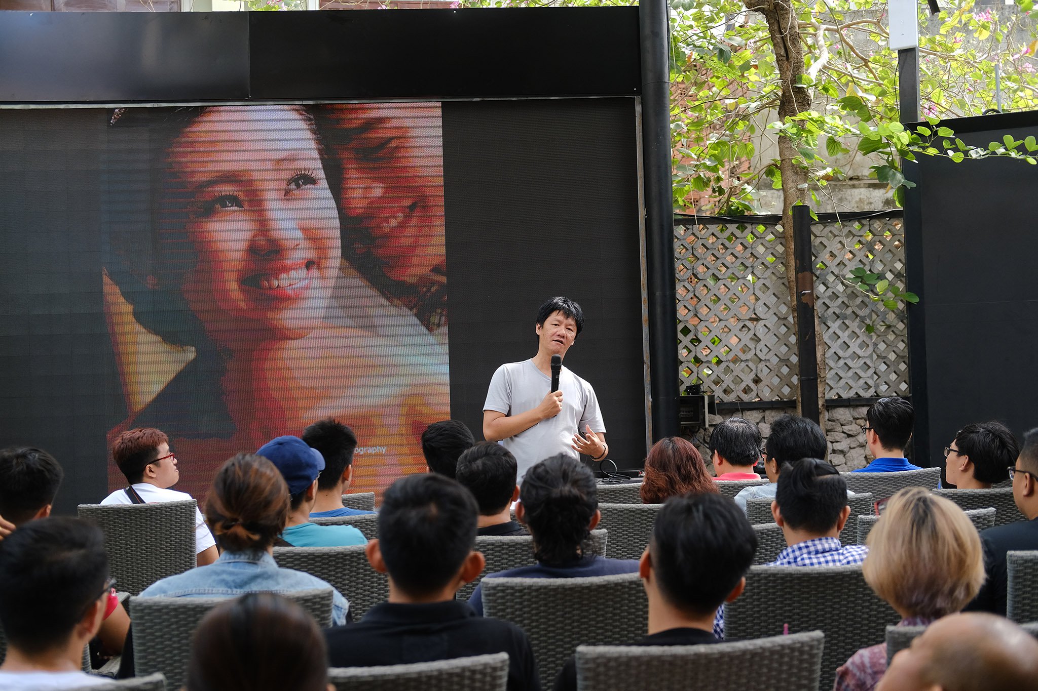 00024Workshop-camera.tinhte.vn.jpg Đang tải 00024Workshop-camera.tinhte.vn.jpg…