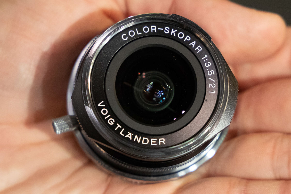 Đang tải Voigtländer-Color-Skopar-21mm-f3.5-lens-for-Leica-M-mount1.jpg&hellip;