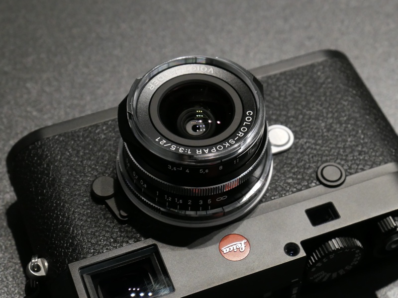 Đang tải Voigtländer-Color-Skopar-21mm-f3.5-Aspherical-VM-lens1.jpg&hellip;
